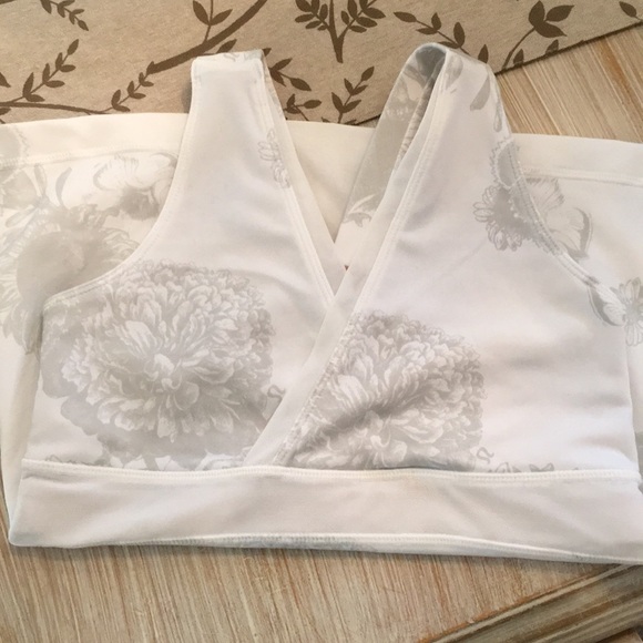 Size 4 Lululemon tank - Picture 6 of 6